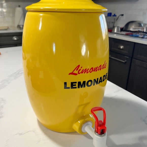 Lemonade Dispenser - Picture 1 of 3